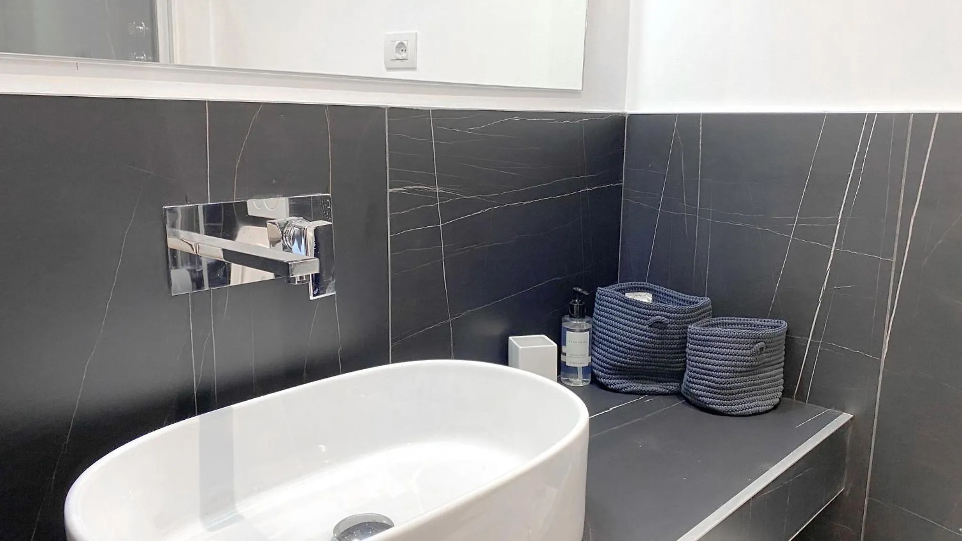 Cardano Suite - 5 Min From Central Station Milan Italy