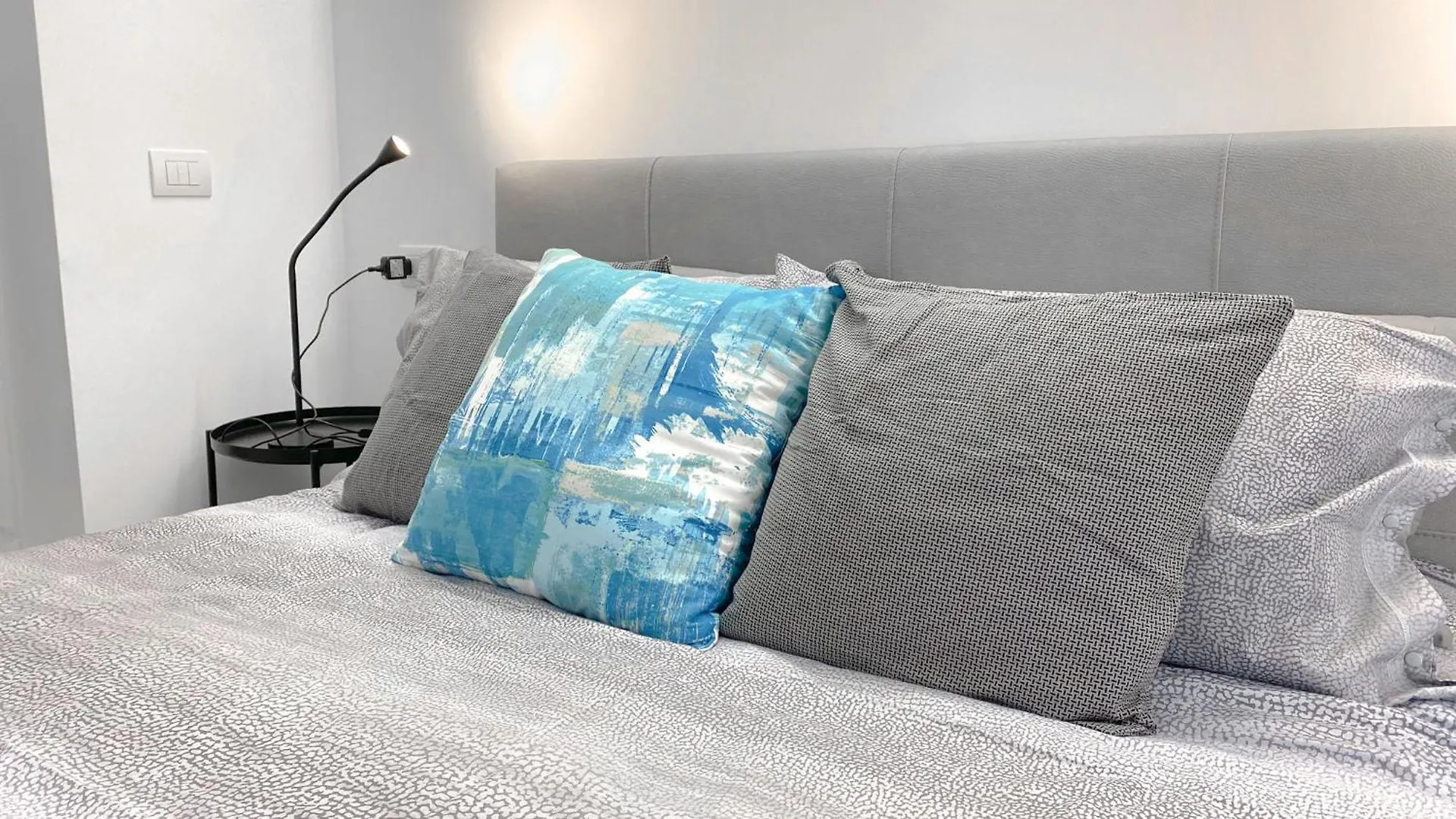 Cardano Suite - 5 Min From Central Station Milan Apartment
