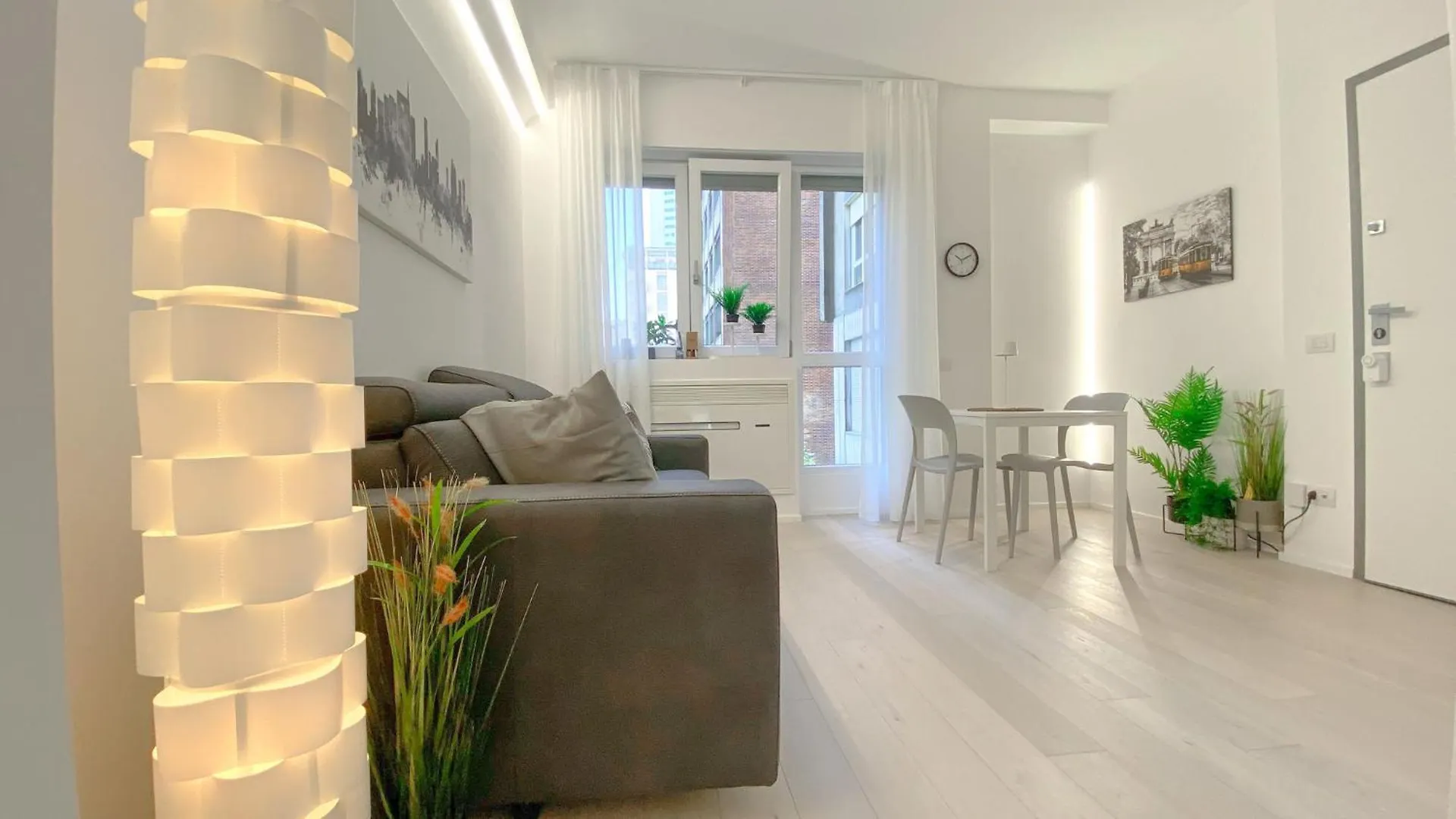 Apartment Cardano Suite - 5 Min From Central Station Milan