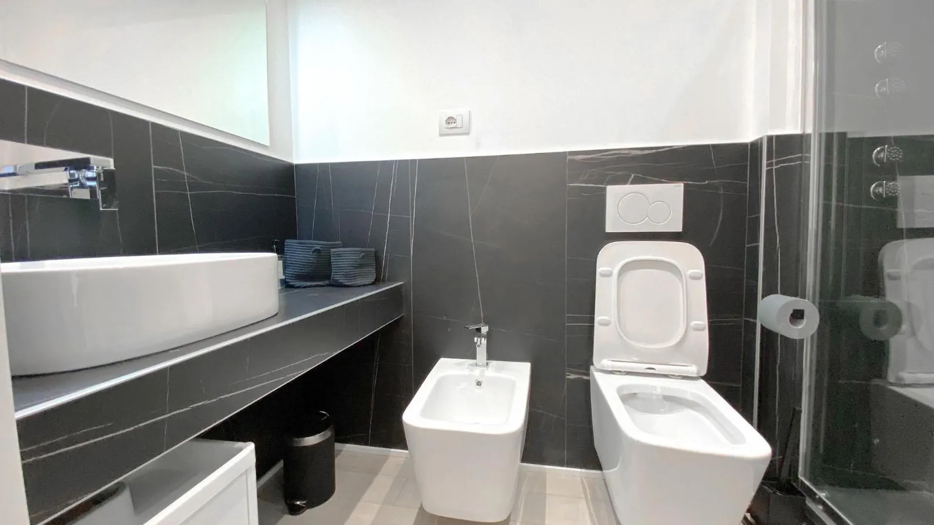 Apartment Cardano Suite - 5 Min From Central Station Milan Italy