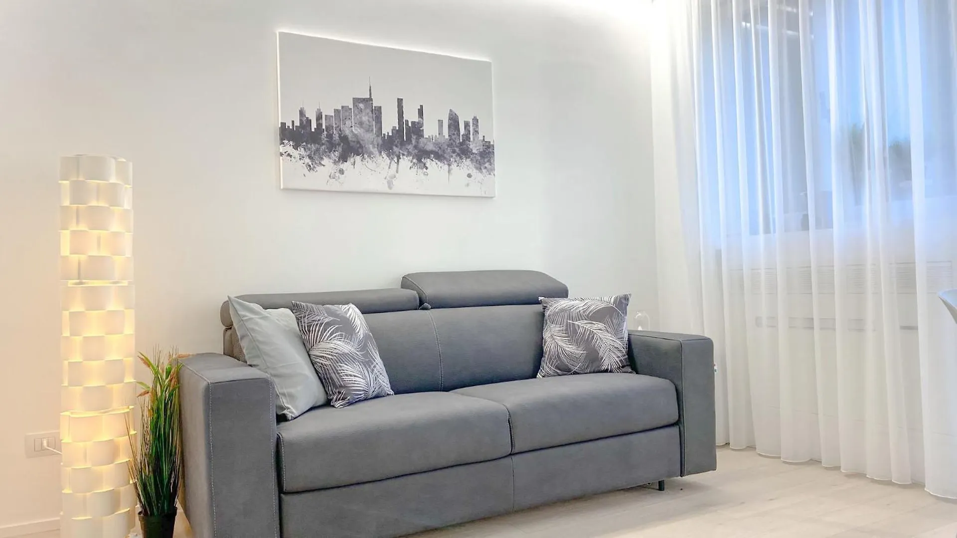 Cardano Suite - 5 Min From Central Station Milan Apartment