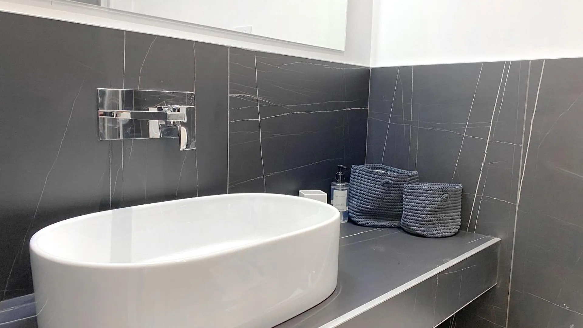Cardano Suite - 5 Min From Central Station Milan 0*,  Italy